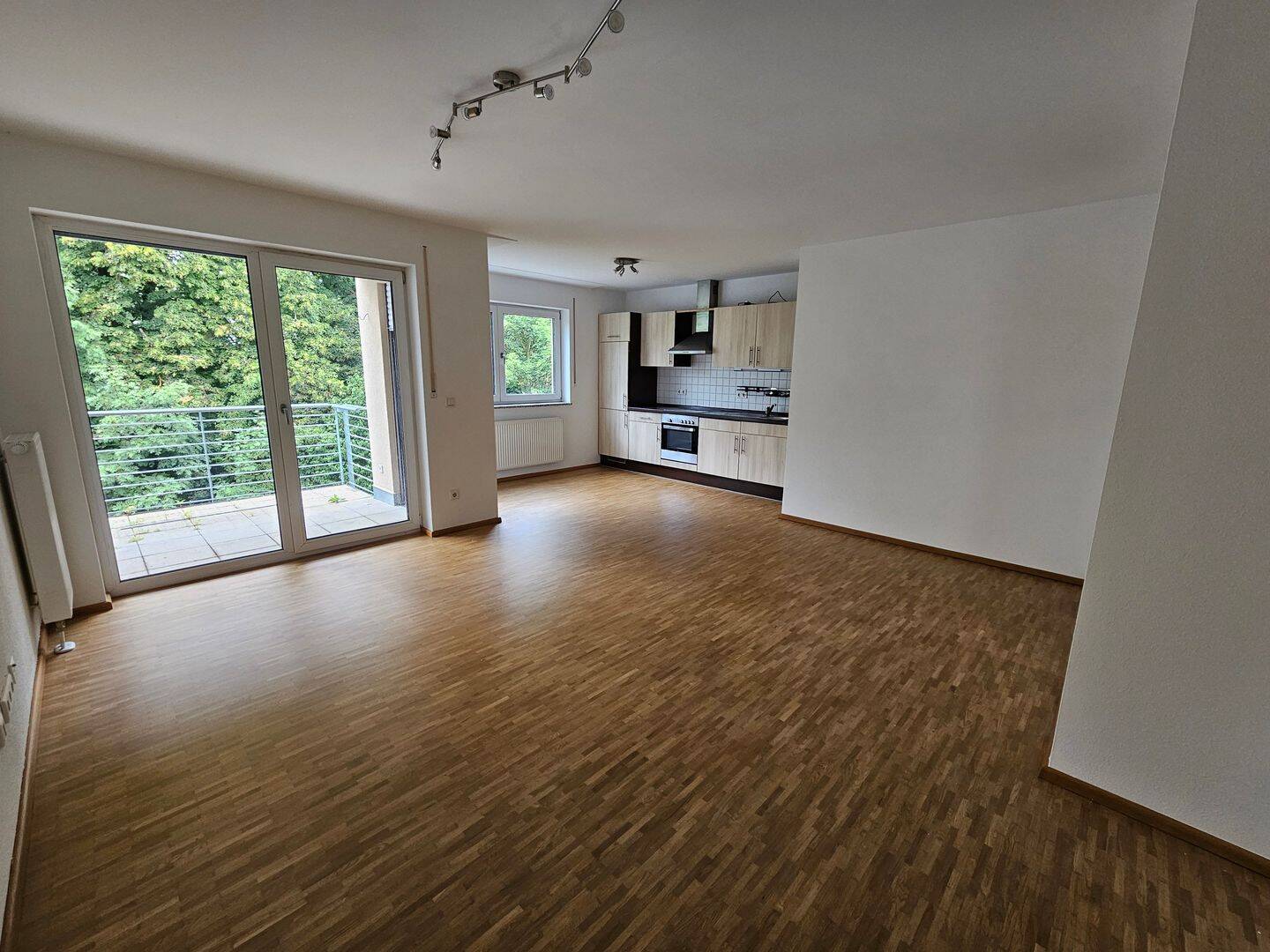 2 Zi. Wohnung mit Balkon in Uni Nähe, 93053 Regensburg (Galgenberg Kasernenviertel Kumpfmühl-Ziegetsdorf-Neuprüll Oberisling-Graß)