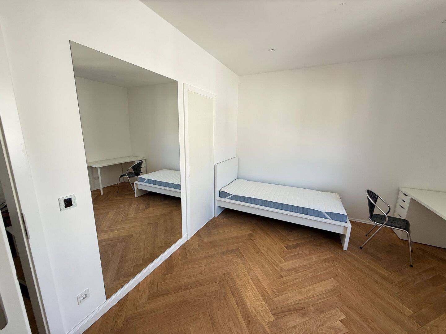 Möbliertes WG-Zimmer in 5er Mädchen WG, 60439 Frankfurt am Main (Heddernheim Kalbach Niederursel Praunheim)