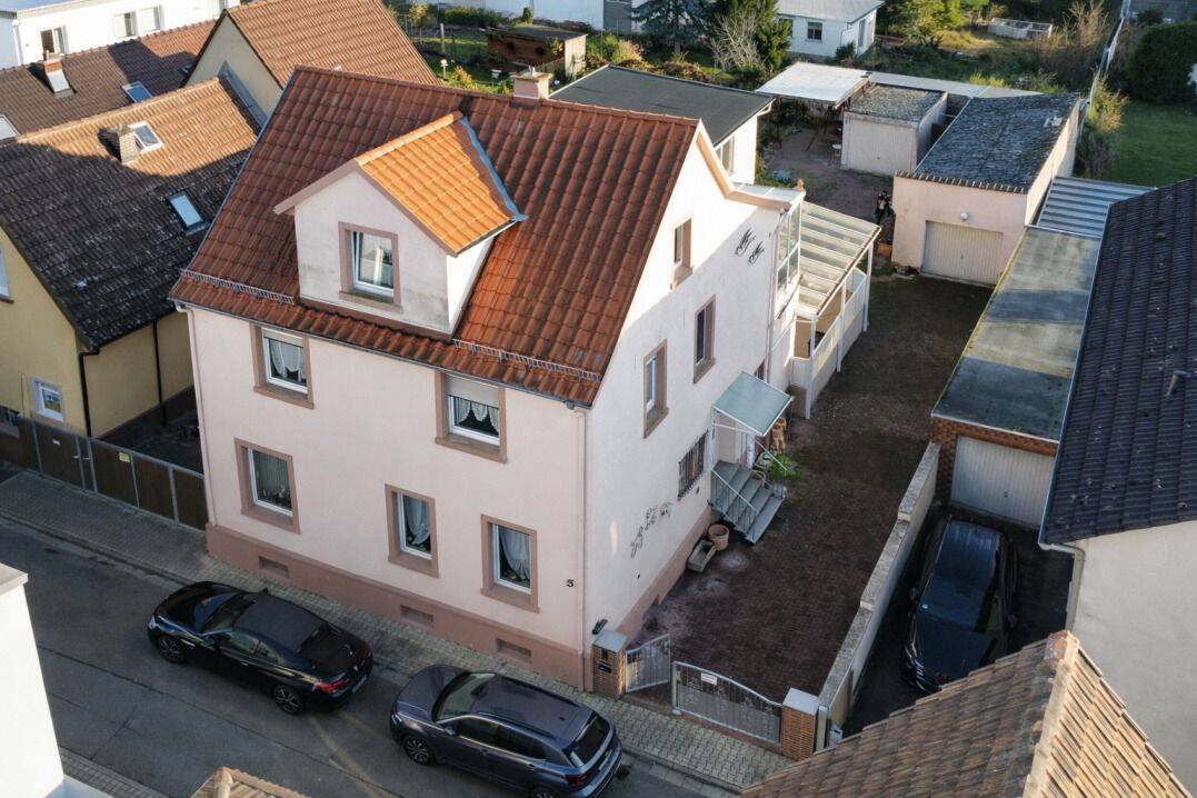 Endlich genug Platz – 10 Zimmer + 5 Stellplätze + Sauna + Wintergarten, 68649 Groß-Rohrheim