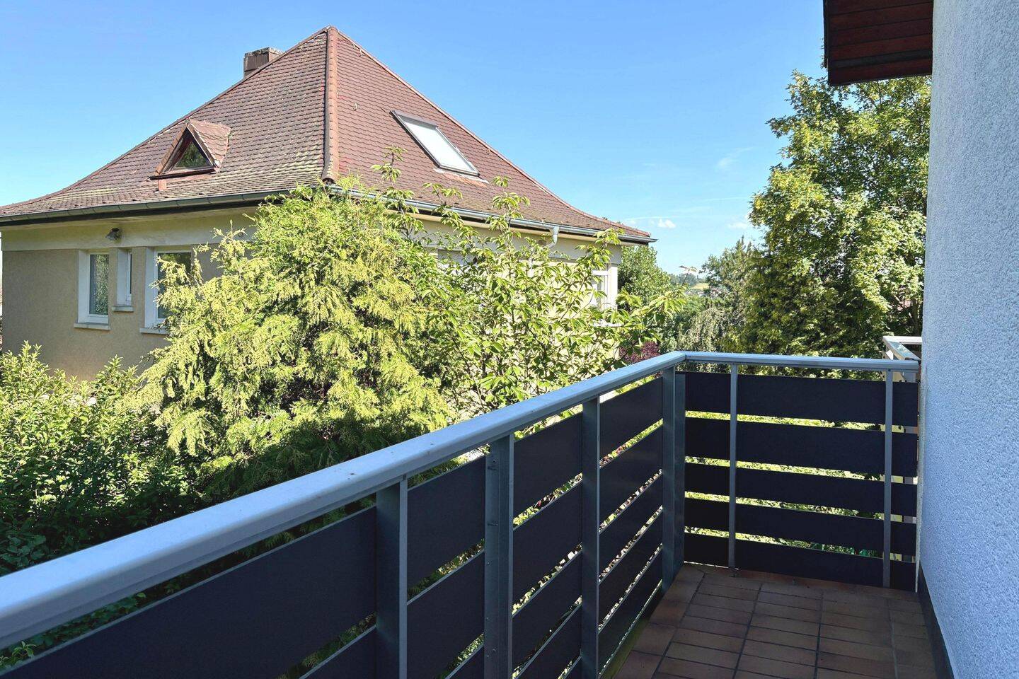 Dachswald-Halbhöhenlage: Gepflegte 3-Zimmer-Wohnung mit Balkon und attraktivem Hobbyraum!, 70569 Stuttgart (Büsnau Kaltental Vaihingen)