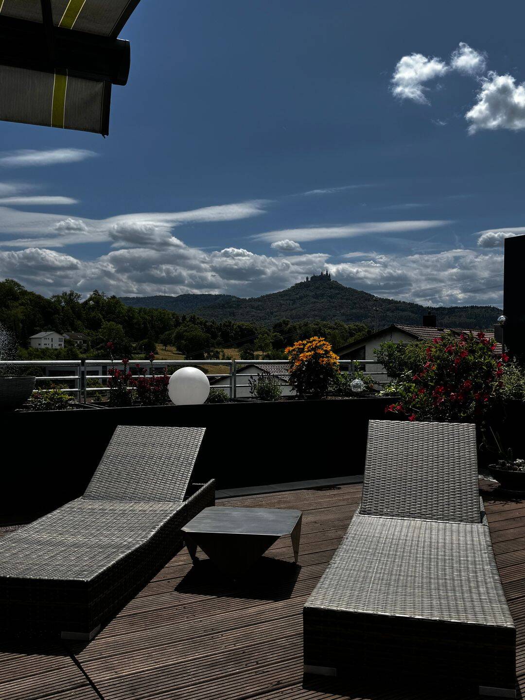 Wunderschöne 3 Zimmer Terrassenwohnung mit eigenem Eingang und toller Aussicht zu verkaufen., 72379 Hechingen