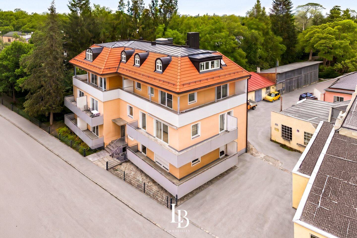 Bezugsfrei & frisch renoviert | Helle 3-Zimmer-Wohnung mit großem Balkon in Unterhaching, 82008 Unterhaching