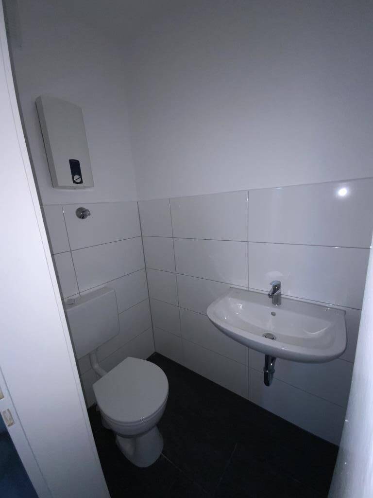 Große Küche und nen Balkon gesucht, hier bin ich.. OHNE BODENBELAG, 42897 Remscheid (Lennep)
