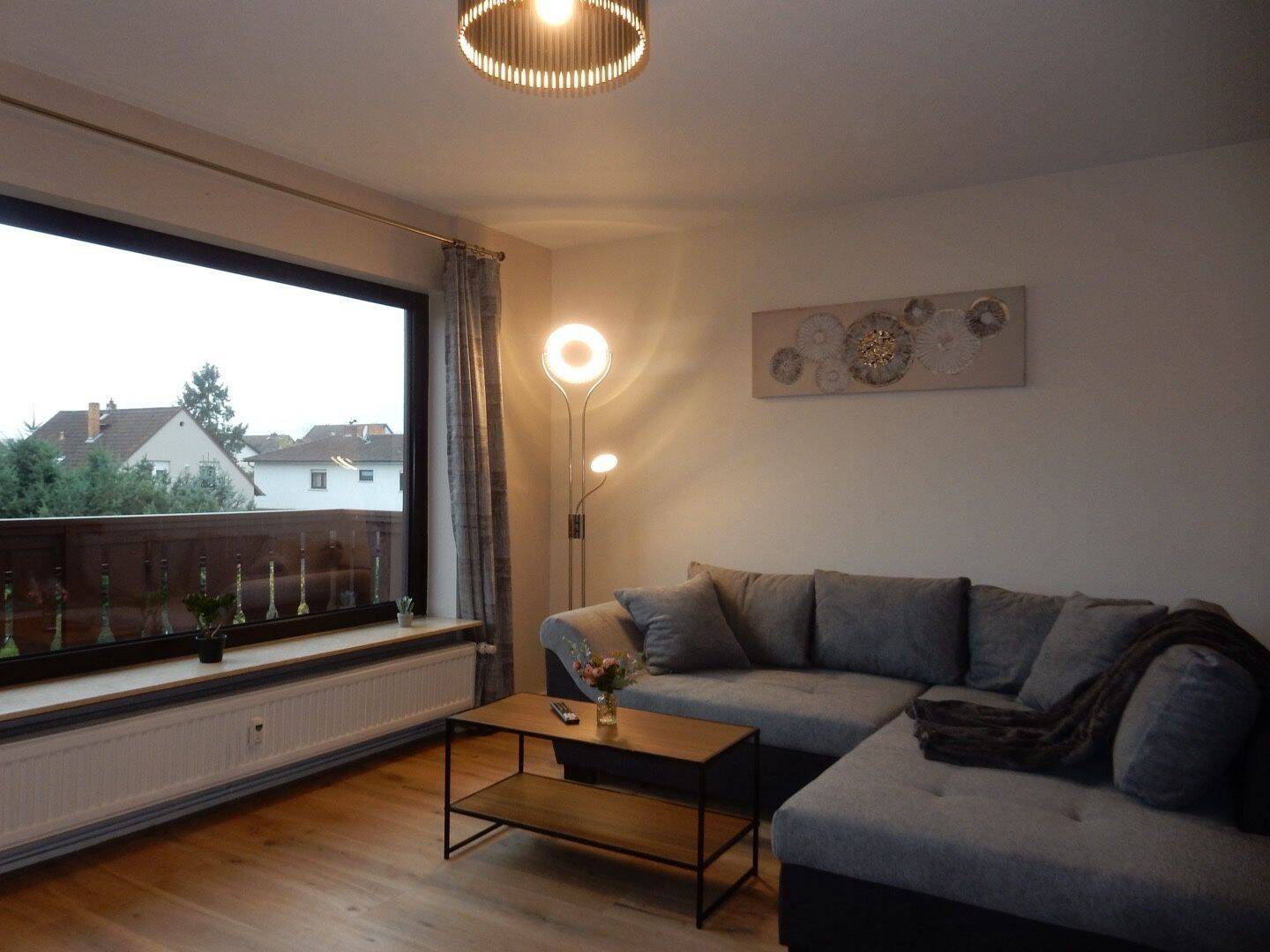 Moderne, vollständig möblierte 3,5-Zimmer-Wohnung mit Balkon in Hainburg, 63512 Hainburg