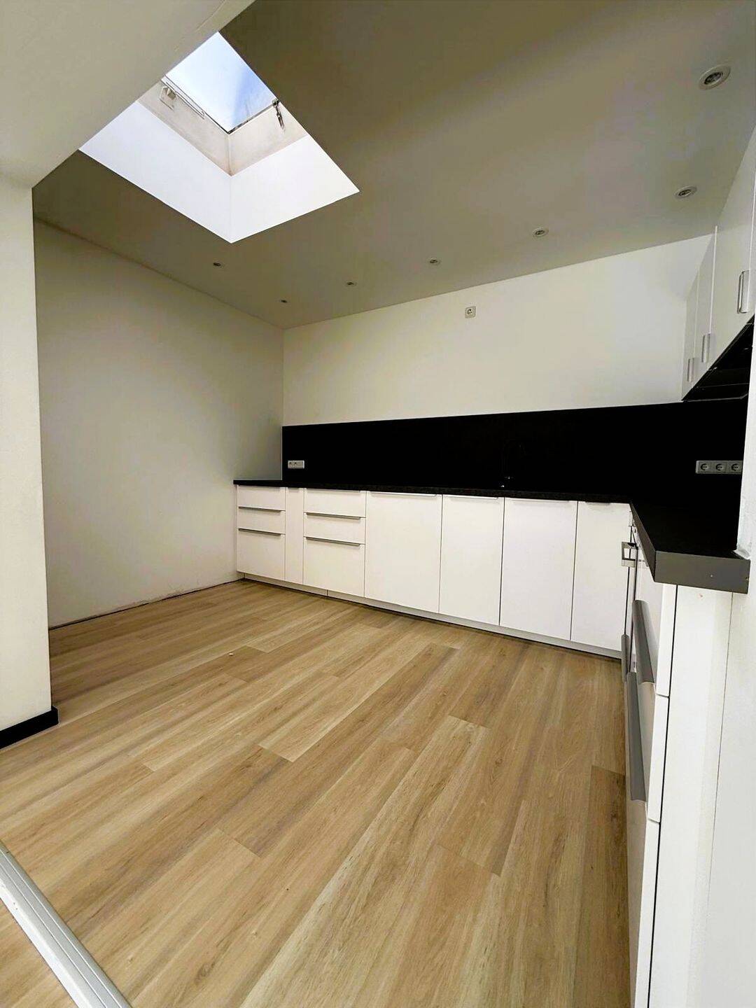 Modernisierte 4 Zimmer Wohnung mit großer Terrasse, 51580 Reichshof