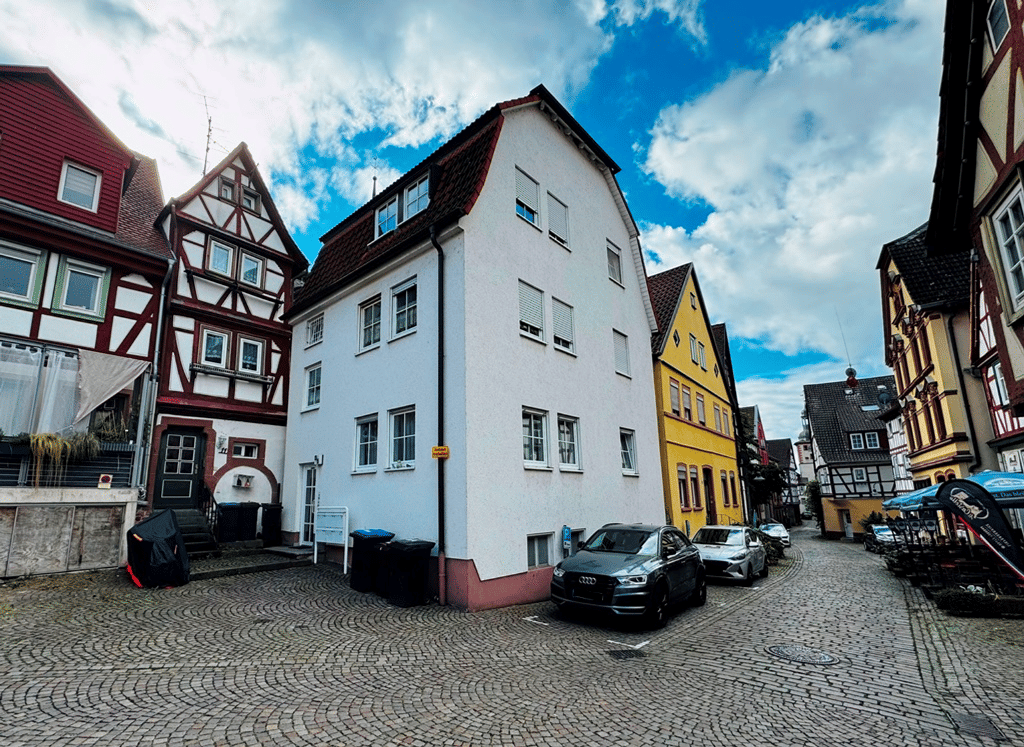 Mit Einbauküche: renovierte 2-Zimmer Wohnung im Herzen von Klingenberg, 63911 Klingenberg a. Main