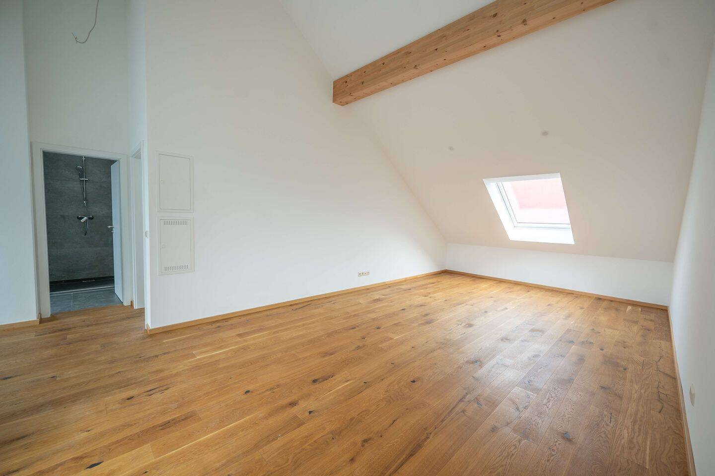 2- Zimmer Dachgeschosswohnung mit großer Dachterrasse, 79238 Ehrenkirchen
