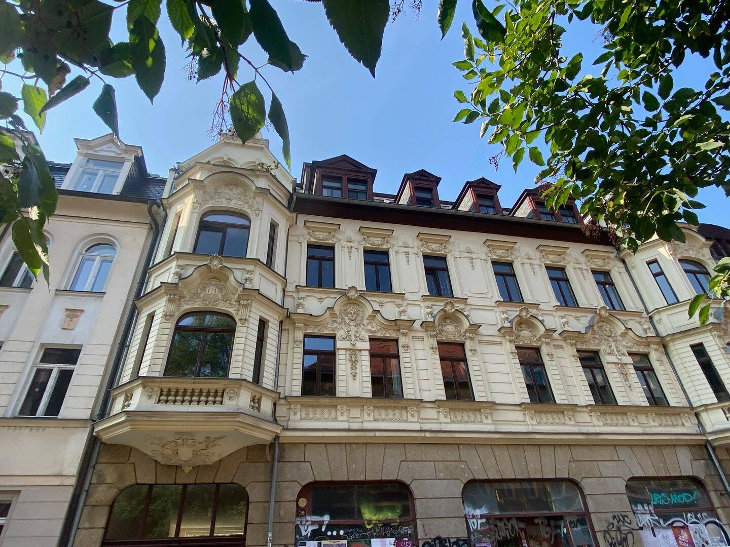 * 4 Zimmer * Stuck * Wohnküche * 2 Balkone * teilw. Parkett * GästeWC *, 4177 Leipzig (Altlindenau Lindenau)
