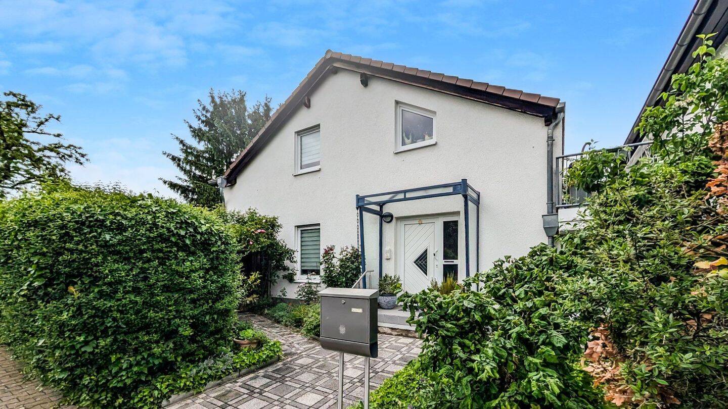 Modernes Wohnen mit Kamin, Pool und liebevoll angelegtem Garten, 55129 Mainz (Bretzenheim Ebersheim Hechtsheim)