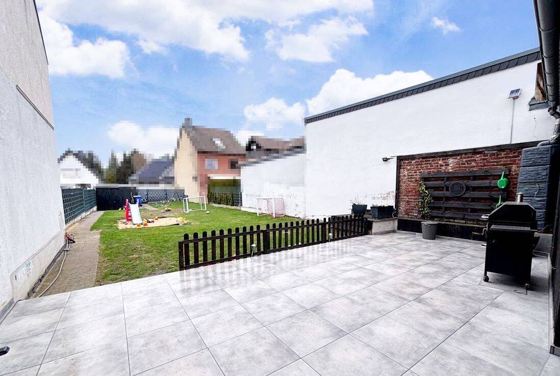 Platz, Komfort und Flexibilität: Familienhaus mit Garten und Einliegerwohnung in Liblar, 50374 Erftstadt