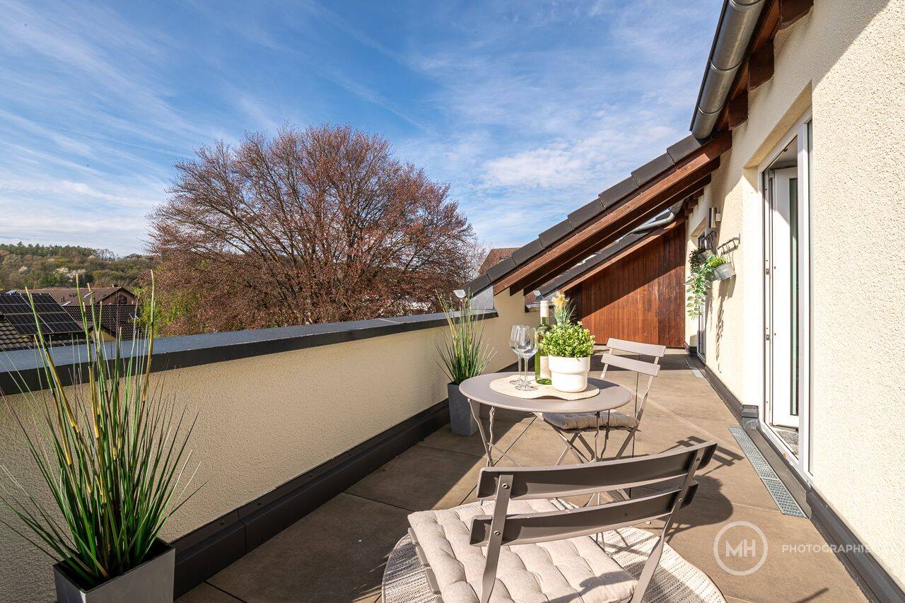 MANNELLA *Wohnen wie im Neubau* genießen Sie den Blick der Dachterrasse., 53773 Hennef (Sieg)