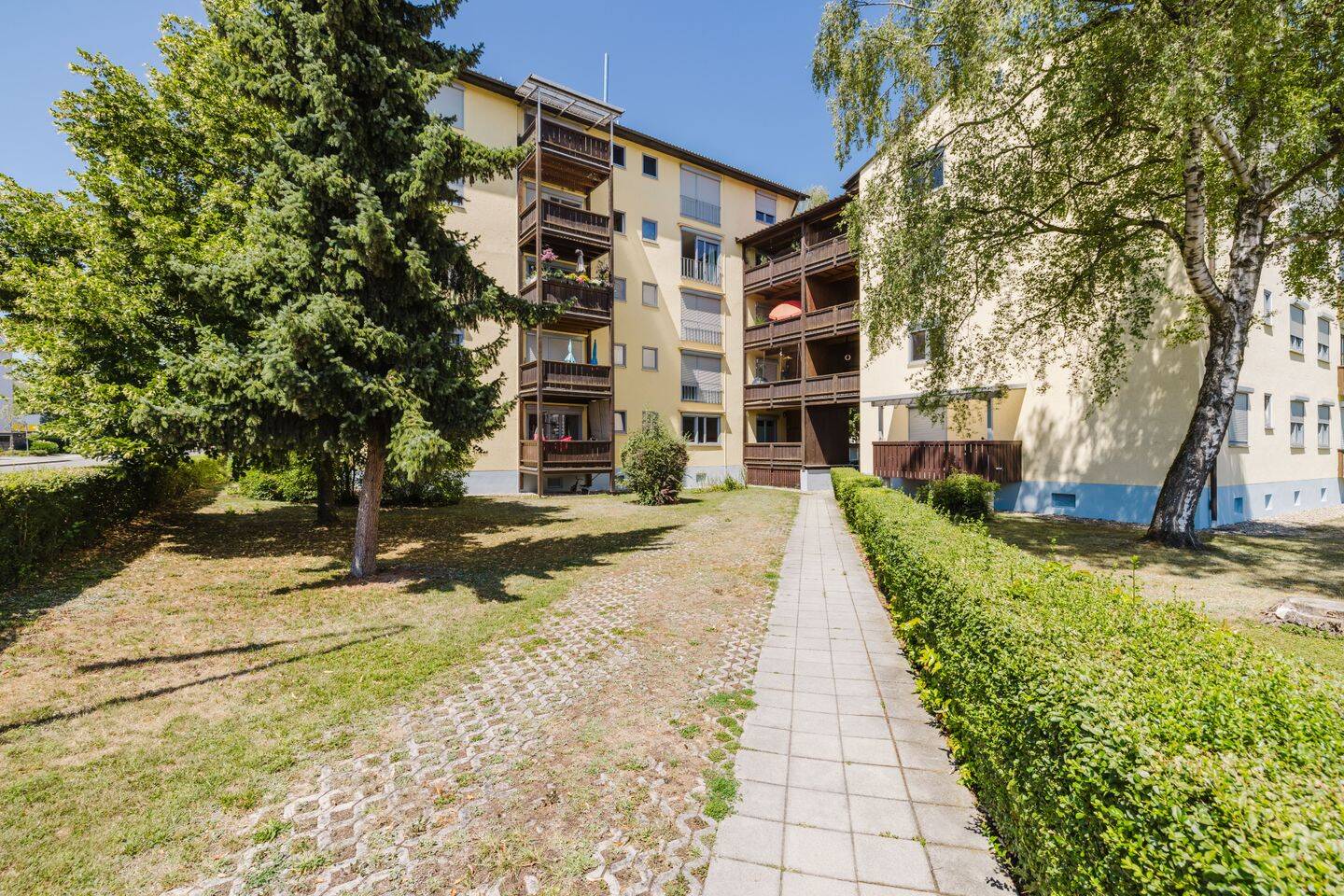 Ruhig gelegene 2-Zimmer Erdgeschosswohnung mit Südbalkon, Stellplatz und guter Vermietung, 85053 Ingolstadt (Ingolstadt Kothau Niederfeld Ringsee Rothenturm)