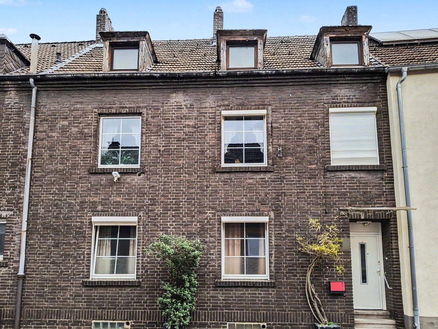 2-3 Familienhaus in ruhiger Lage in Duisburg – unvermietet & vielseitig nutzbar, 47137 Duisburg (Mittelmeiderich Obermeiderich Untermeiderich)