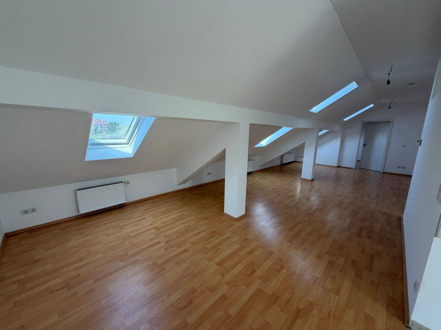 Provisionsfrei: Schöne 3-Zimmer-Dachgeschosswohnung in Gostenhof, 90429 Nürnberg