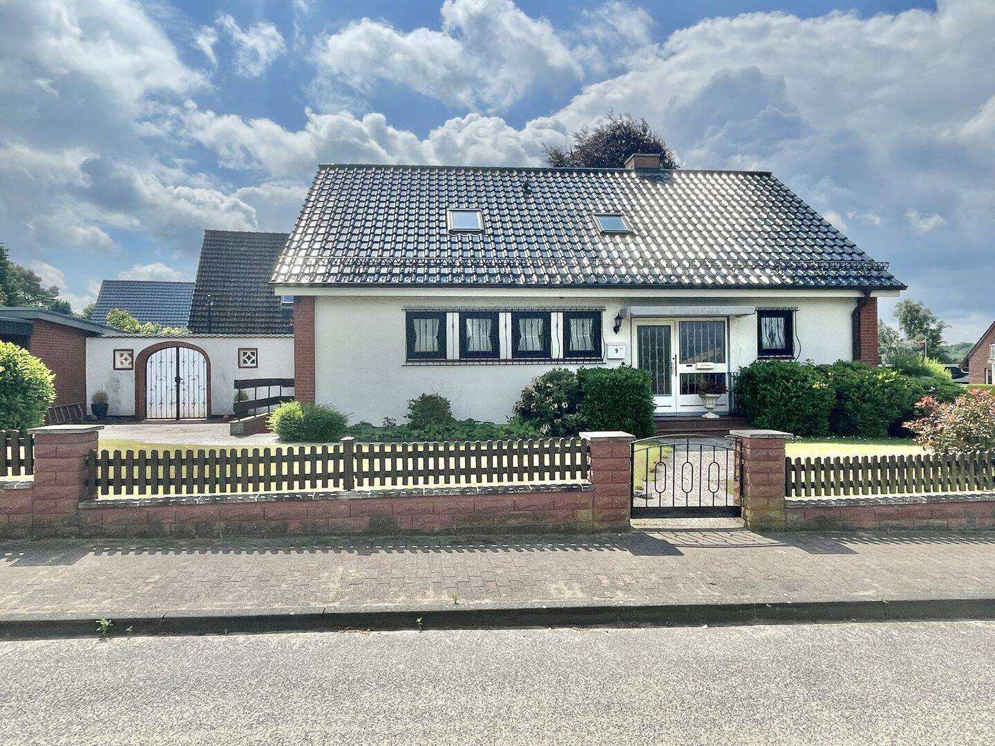 Krummesse: Geräumiges Einfamilienhaus auf Eigenland in unmittelbarer Nähe zum Elbe Lübeck Kanal, 23628 Krummesse