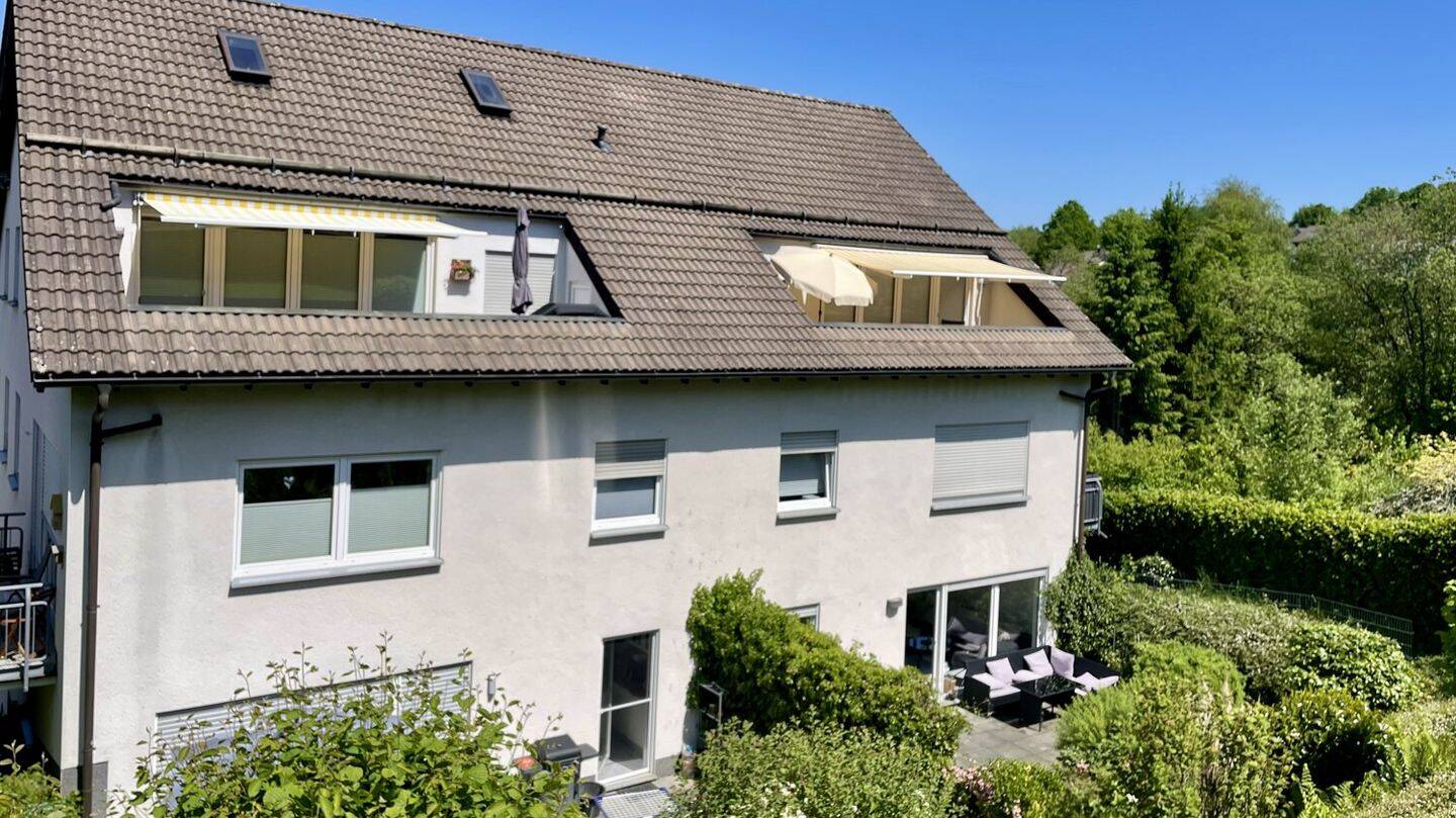 Helle Dachgeschosswohnung mit sonniger Loggia und Garage, 57462 Olpe