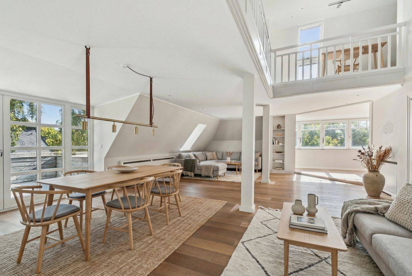 Exklusives Wohnen über zwei Ebenen – Außergewöhnliche Maisonette-Wohnung mit Dachterrasse, 22607 Hamburg (Altona Bahrenfeld Groß Flottbek Nienstedten Othmarschen)