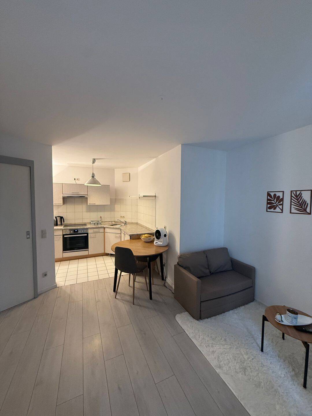 Der Kauf aller Möbel für die Wohnung ist unerlässlich; der Preis beträgt 1.200 €., 4315 Leipzig (Neustadt-Neuschönefeld Sellerhausen-Stünz Volkmarsdorf)