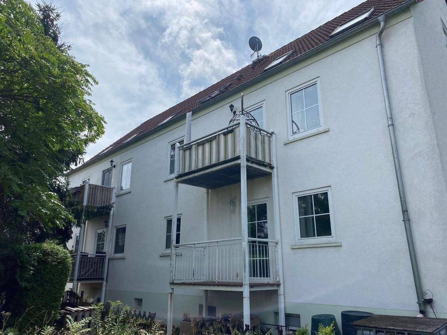 Wohnung in grüner Wohnanlage mit Stellplatz, Balkon, Einbauküche und Gartennutzung!, 6258 Schkopau