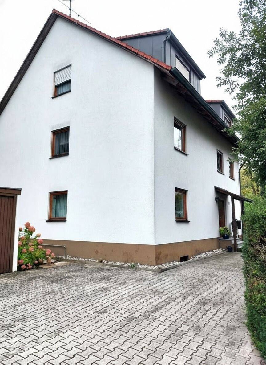 Gepflegte 3 Zimmer Wohnung mit Balkon in Cadolzburg-Wachendorf, 90556 Cadolzburg