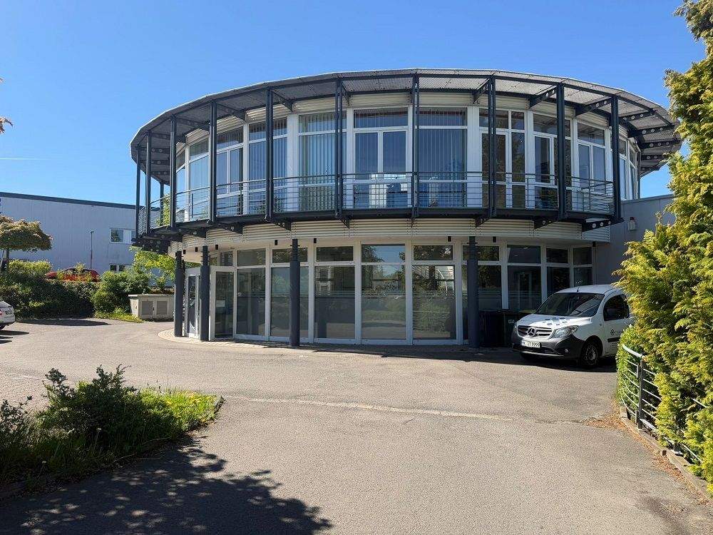 Repräsentative Gewerbeimmobilie (Industriegebäude) mit Atrium – Ideal für KRANKENTRANSPORT, KFZ-HANDEL, FESTSAAL, ÄRZTEZENTRUM oder auch Produktion, 58515 Lüdenscheid