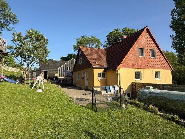 Viel Platz für zwei Generationen – liebevoll modernisiertes Wohnhaus mit großem Grundstück, Nebengebäuden und traumhafter Aussicht, 1762 Hartmannsdorf-Reichenau