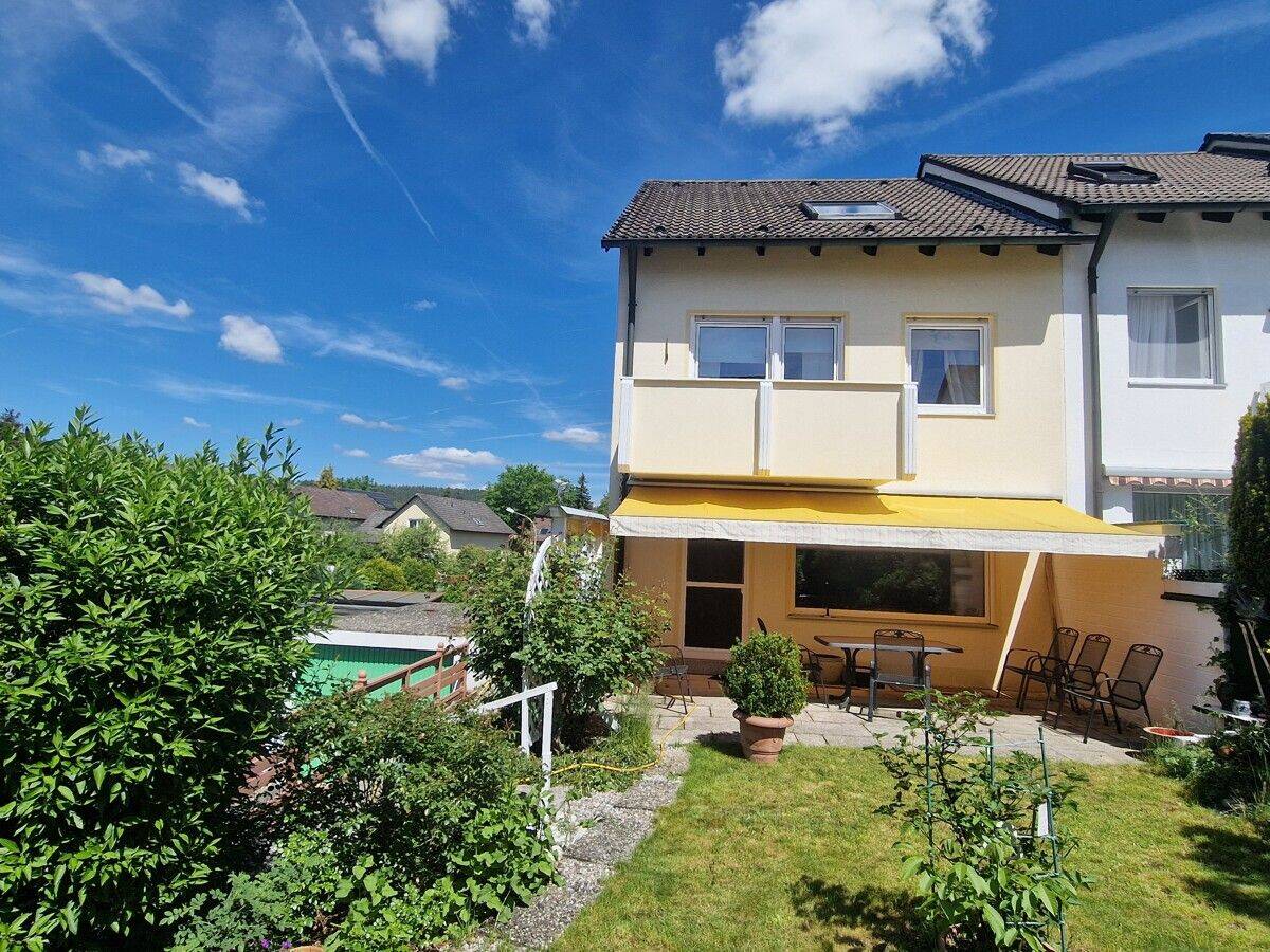 Modernisiertes Reihenendhaus 6,5 Zimmer + 2 Bäder + 2 Terrassen uvm. Bezugsfrei i.d. Stolzingstr., 95445 Bayreuth