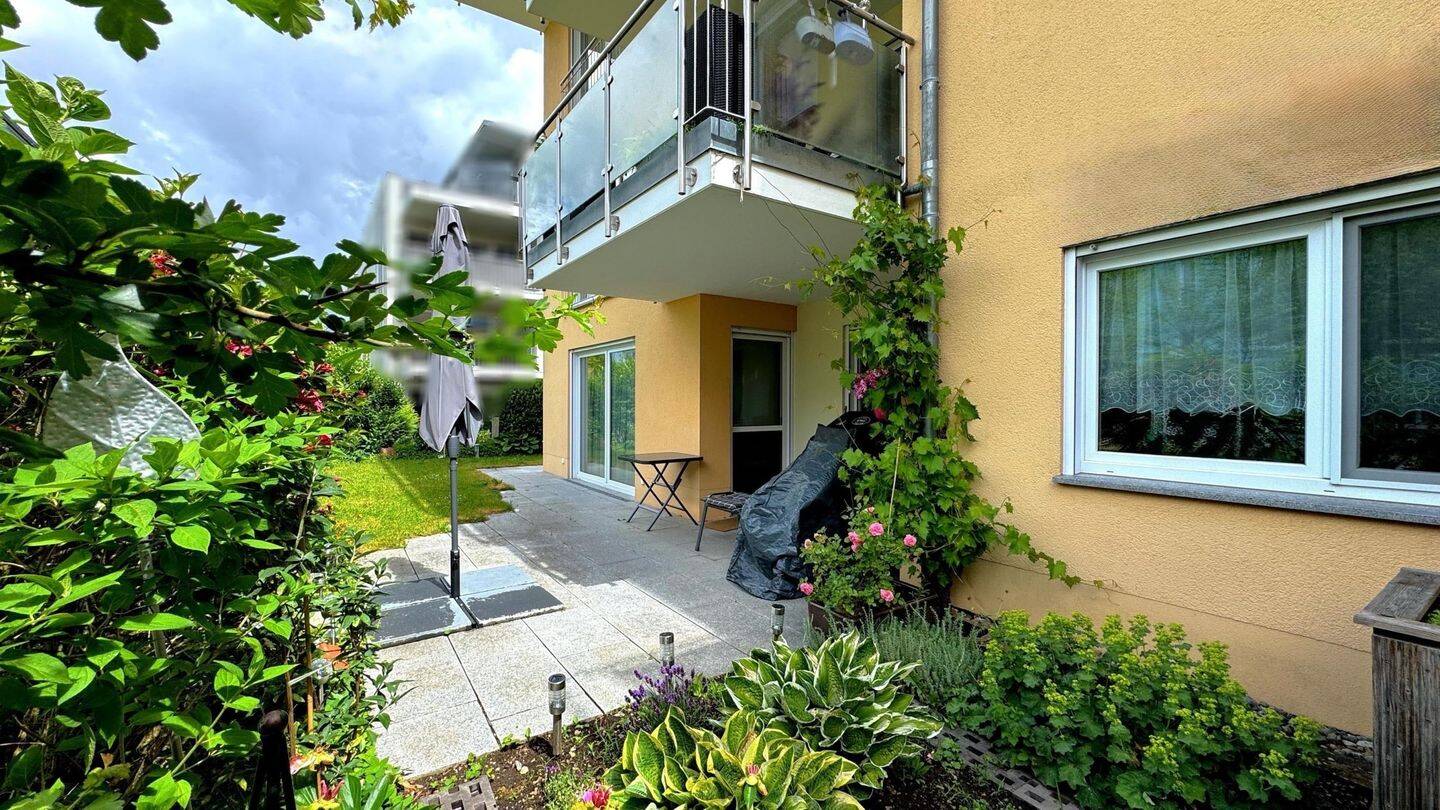 Wohnen wie im eigenen Haus, Neuwertige 4,5-Zimmer-Eigentumswohnung mit eigenem Garten, 88299 Leutkirch im Allgäu