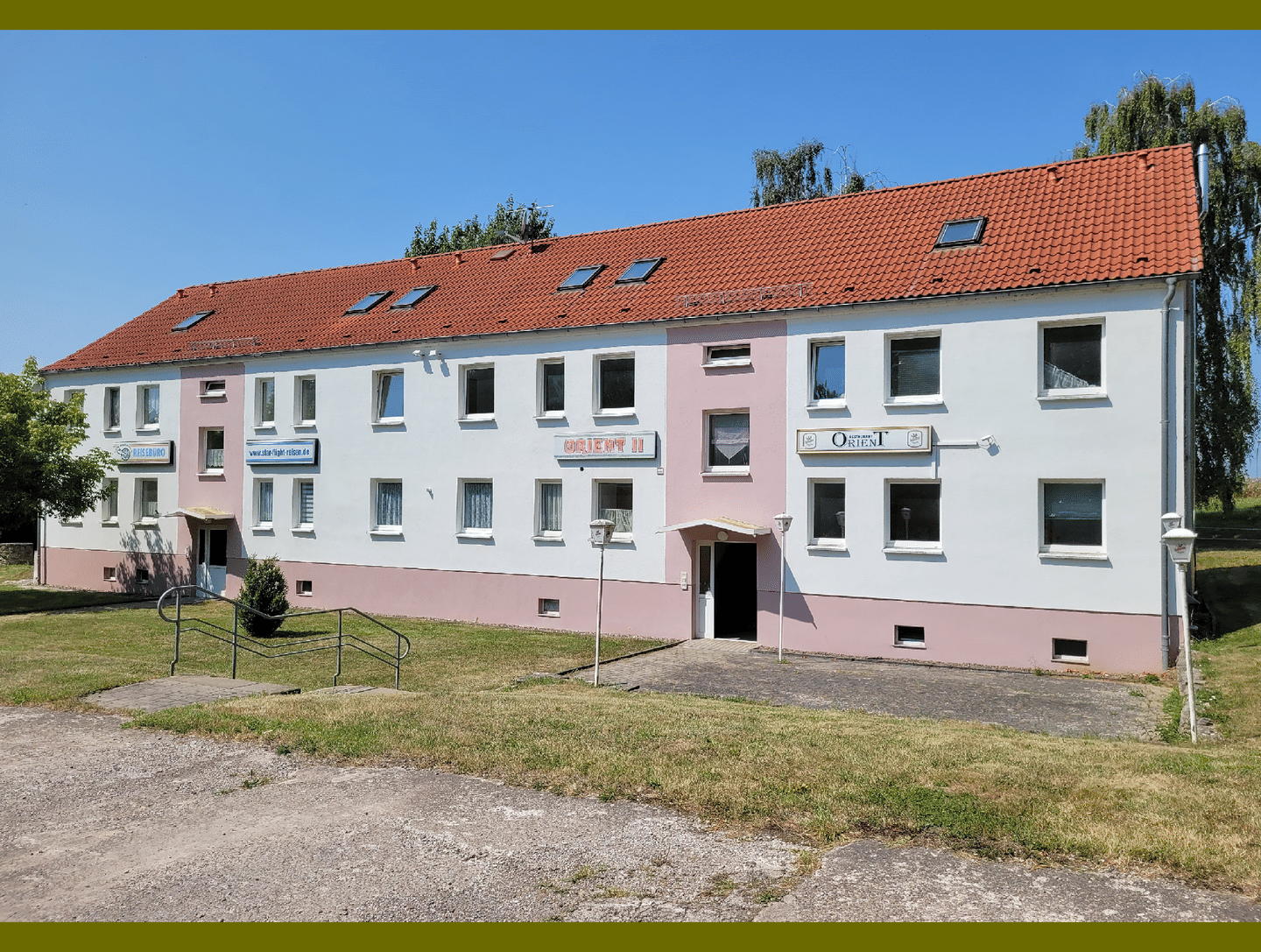 Gewerbeimmobilie für Investoren – TOP Preis: Mehrfamilienhaus & Gewerbe in Schlotheim/Obermehler – 9 Wohnungen+Gewerbefläche (1.496 m² Baugrundstück), 99996 Menteroda