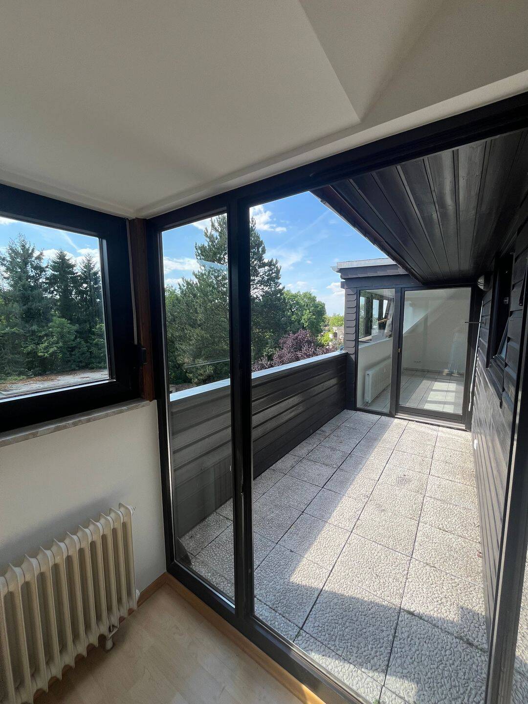 Frisch Renovierte, helle Dachgeschosswohnung mit Blick ins Grüne, 53179 Bonn (Lannesdorf Mehlem Muffendorf Pennenfeld Rüngsdorf)