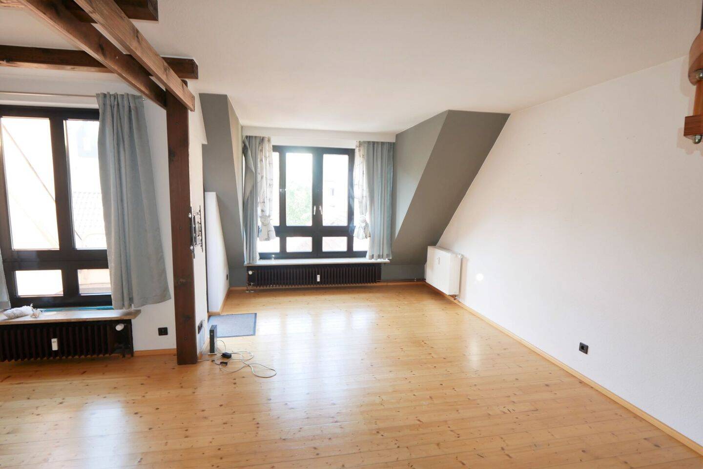 Über den Dächern: 2-Zimmer-Maisonette-Wohnung mit Balkon und TG-Stellplatz Nähe Schlossplatz – 96450 Coburg – Bild 1 von 1