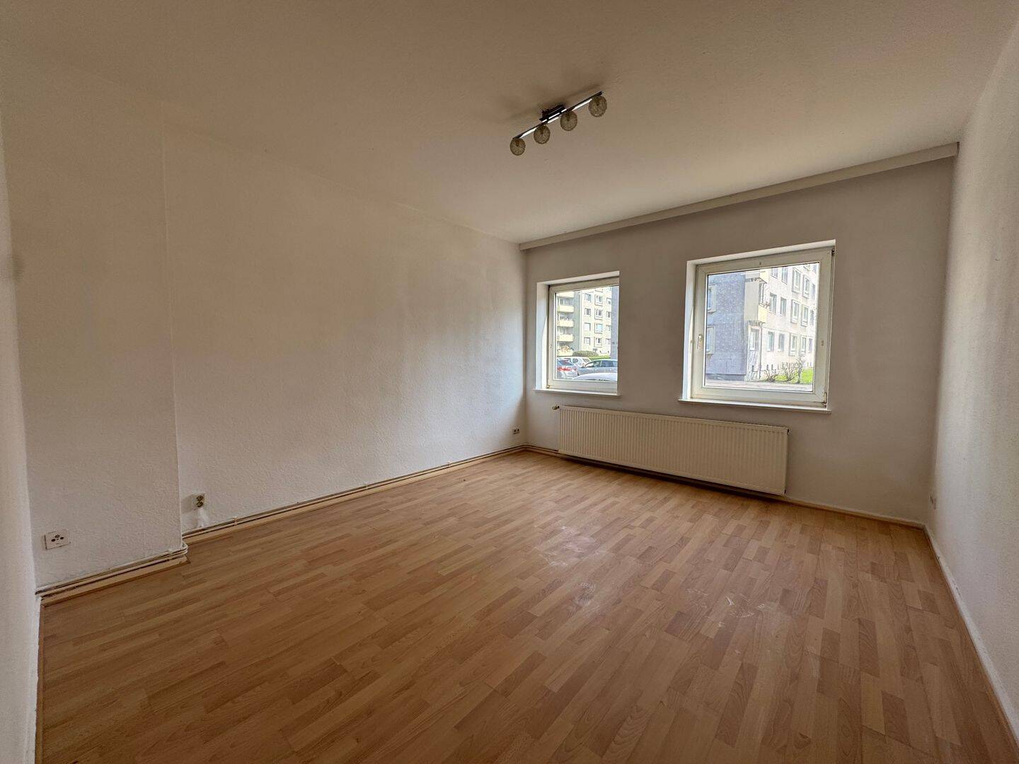 Helle 2-Zimmer-Erdgeschosswohnung mit Einbauküche, 27570 Bremerhaven (Geestemünde)