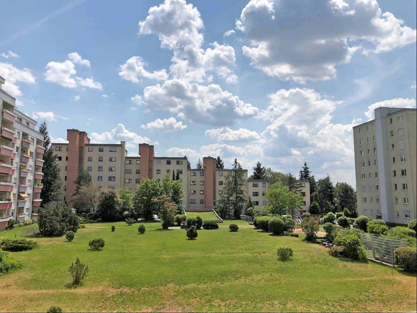 Wohnen in grüner Stadtrandlage mit Blick über die Dächer von Fürth!, 90765 Fürth