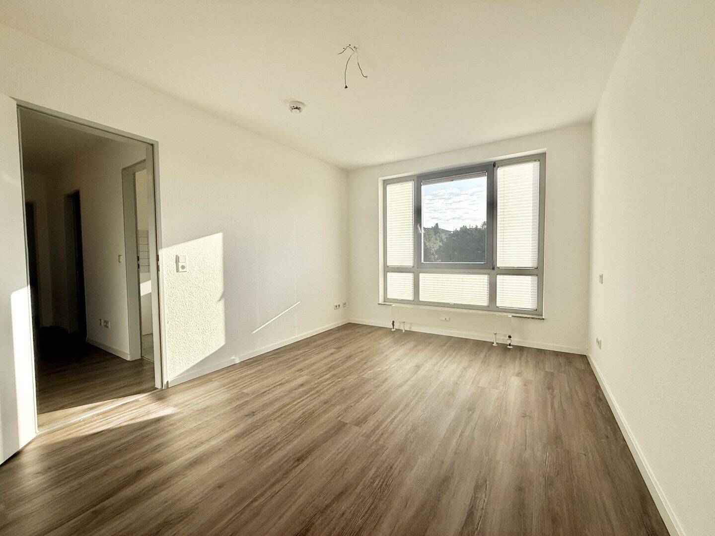 Tönisvorst: Attraktive 2-Zimmer-Wohnung mit Balkon und modernem Badezimmer, 47918 Tönisvorst