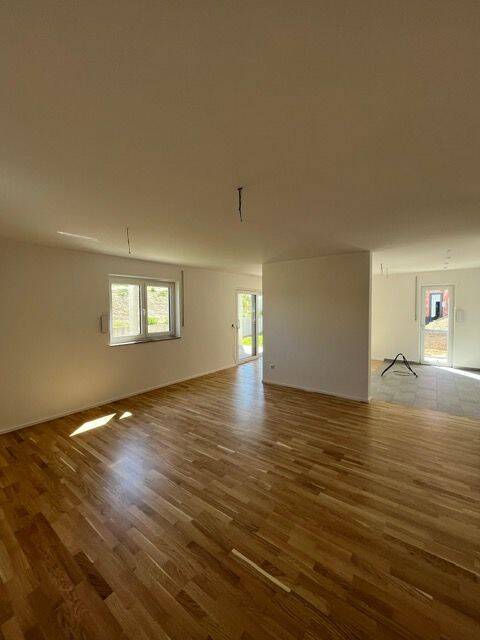 Neuwertige, barrierefreie 4,5 Zi Gartenwohnung inkl. Garage + Stellplatz, 84367 Reut (Tannberg)