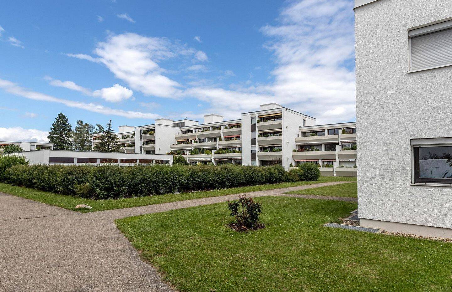 Wohnen mit Wellness: 3-ZKB mit Loggia, Schwimmbad u. Sauna, 85049 Ingolstadt