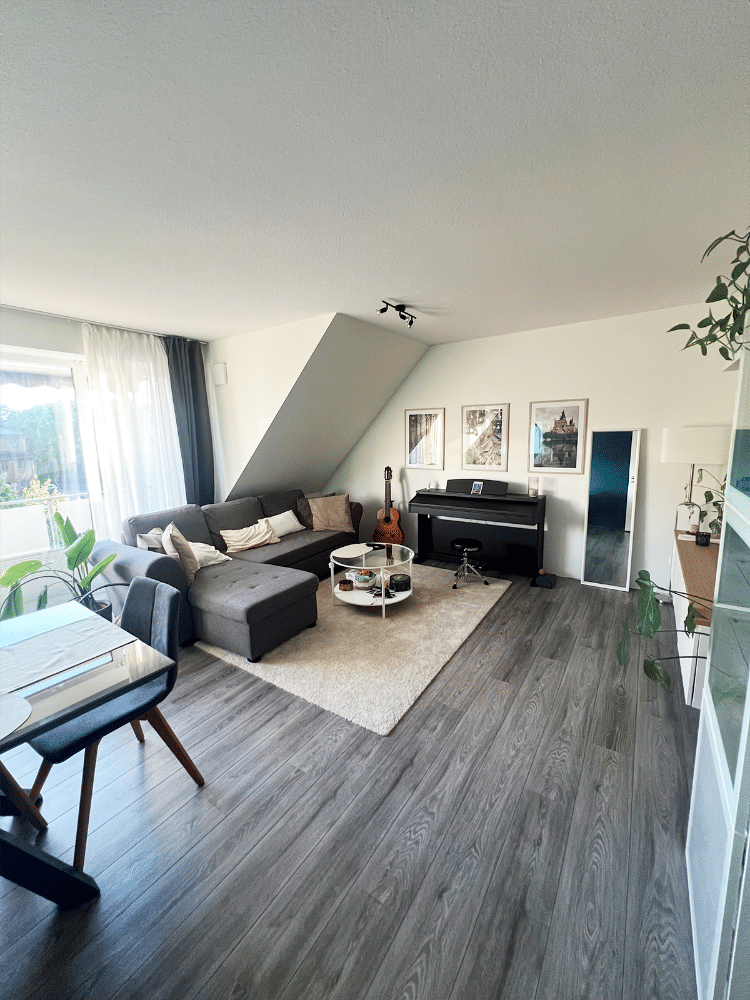 Helle 3-Zimmer-Dachgeschosswohnung mit Balkon, Keller und Garage in Loxstedt, 27612 Loxstedt