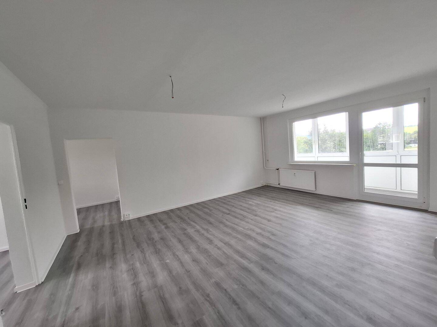 *** Sanierte 4-Raumwohnung: viel Platz und kurze Wege für kleine Füße ***, 9496 Marienberg