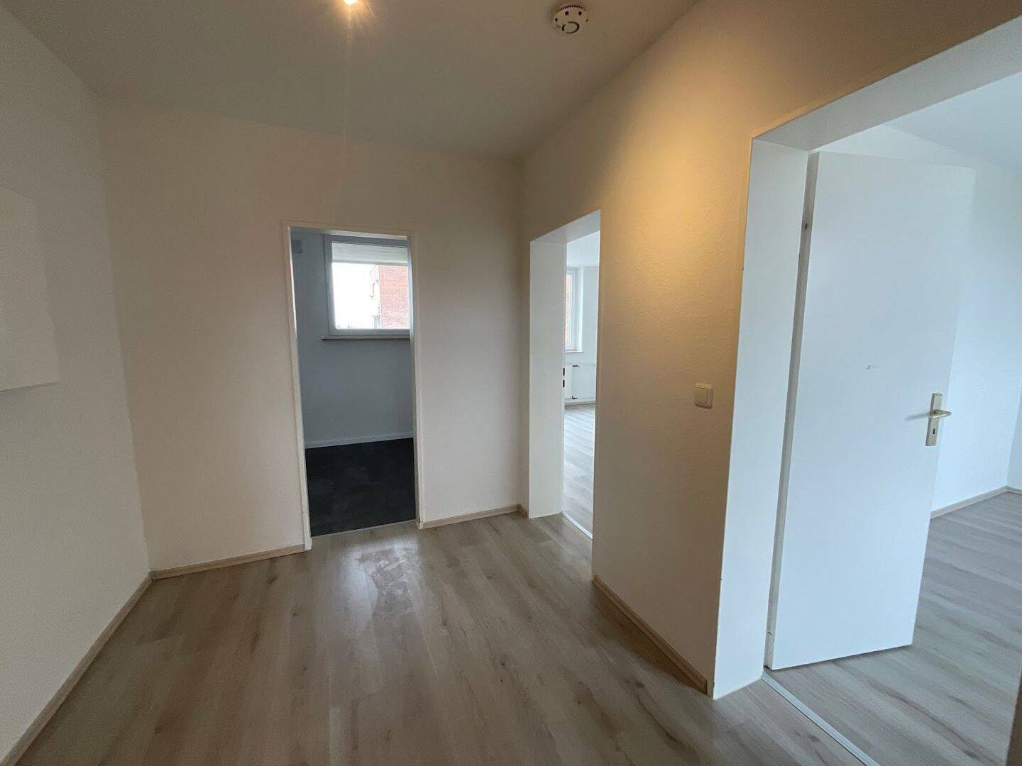 Renovierte Wohnung in Garath – Ab sofort frei !, 40595 Düsseldorf (Benrath Garath Hellerhof Urdenbach)