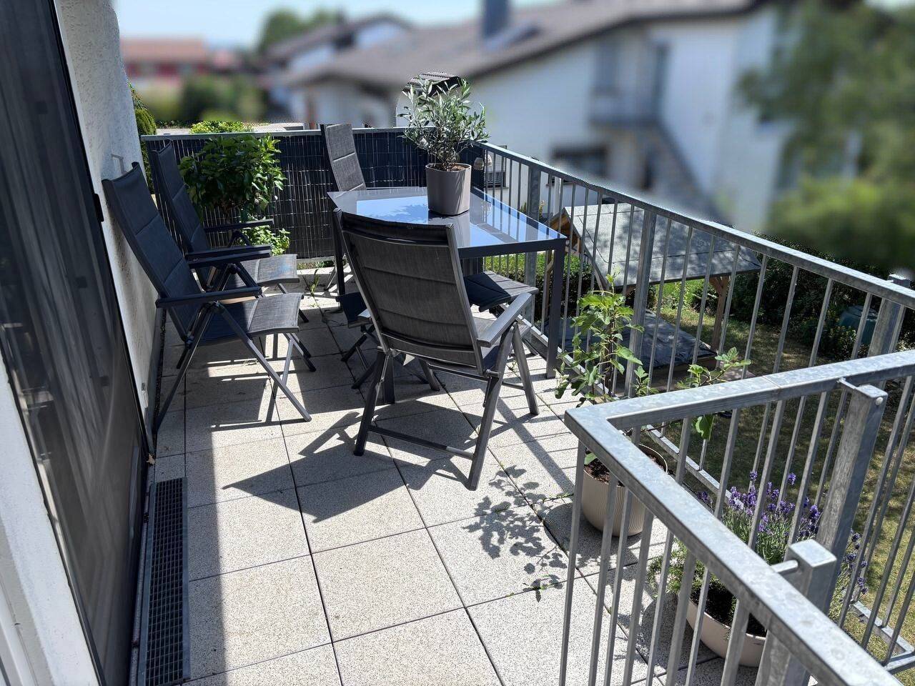Helle, ruhige Wohnung mit Balkon und Einbauküche, 89150 Laichingen