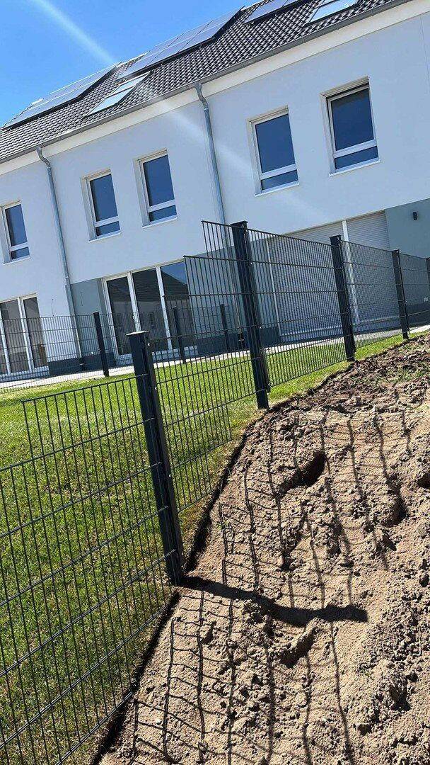 Exklusives Neubau-Reihenmittelhaus (KfW 40 QNG) mit PV-Anlage, Garten und moderner Einbauküche, 91154 Roth