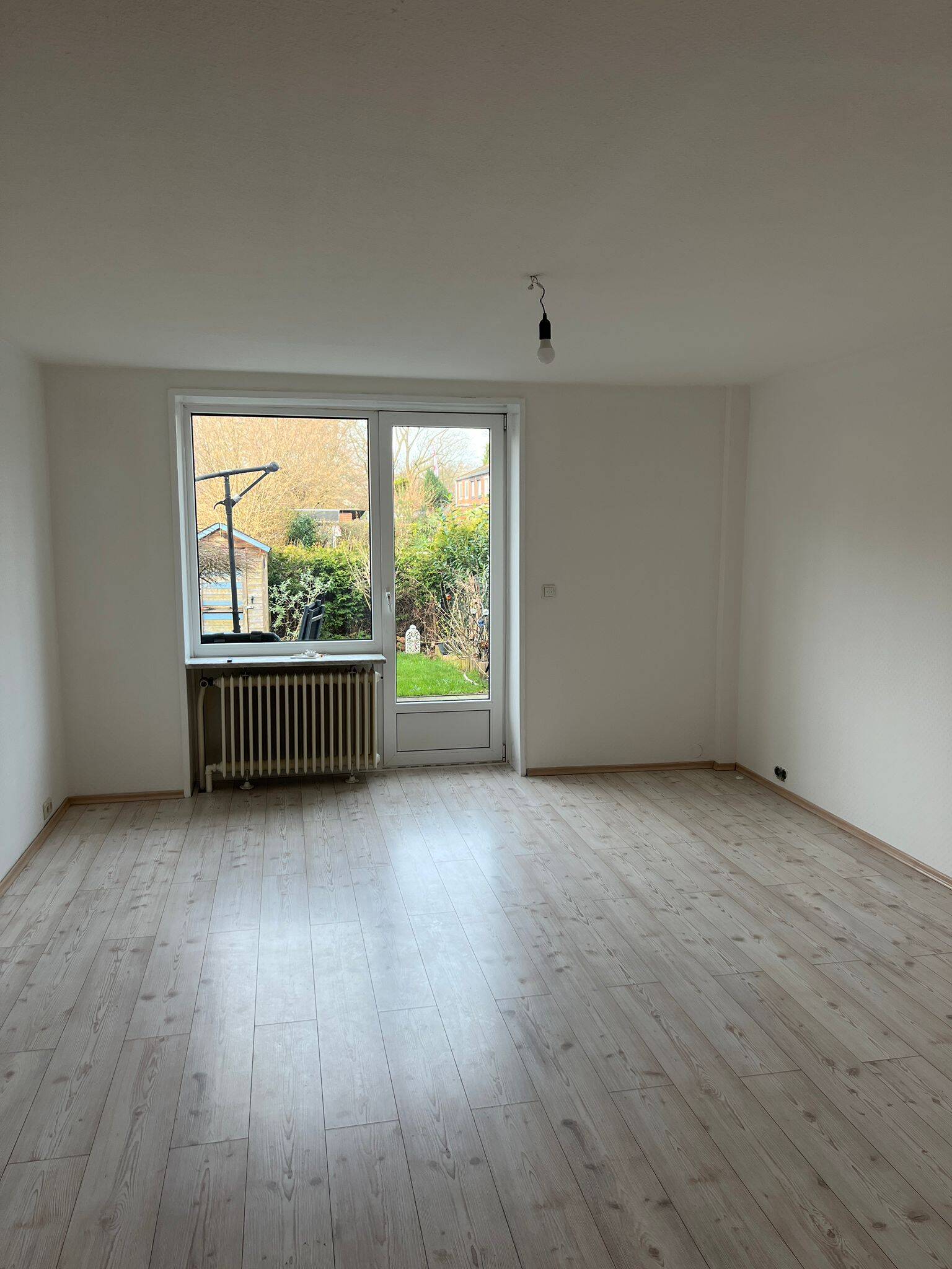 Süßes Reihenhaus mit Garten sowie Nutzfläche im Keller (befristet bis 06/27), 22415 Hamburg (Hamburg-Nord Fuhlsbüttel Hummelsbüttel Langenhorn)