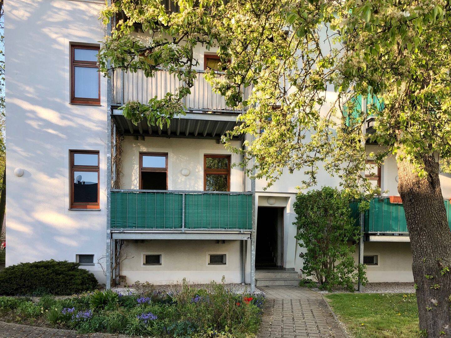 Frisch renovierte und modern ausgestattete 3-Zimmer- Wohnung mit großem Balkon und Stellplatz – Chemnitz – Bild 1 von 1