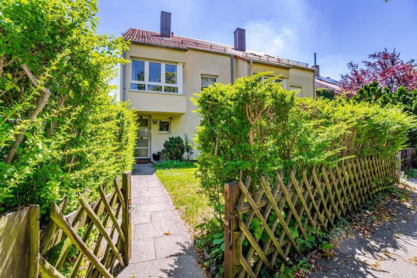 Familienfreundliches Reiheneckhaus mit Garten in München-Perlach, 81737 München (Ramersdorf-Perlach)