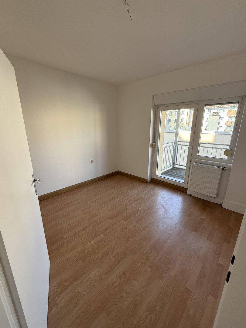 4-Zimmer-Wohnung mit 2 Balkonen in zentraler Lage von Schweinfurt, 97421 Schweinfurt