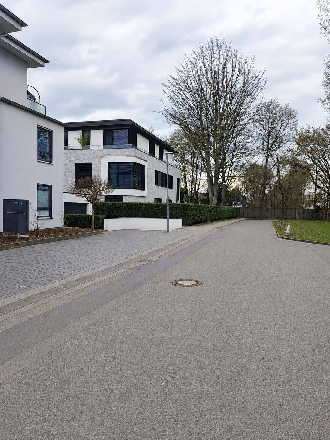 MODERNE ARCHITEKTUR TRIFFT AUF EXKLUSIVE AUSSTATTUNG, mit Garten, Terrassen, 50858 Köln (Lindenthal Junkersdorf Weiden)