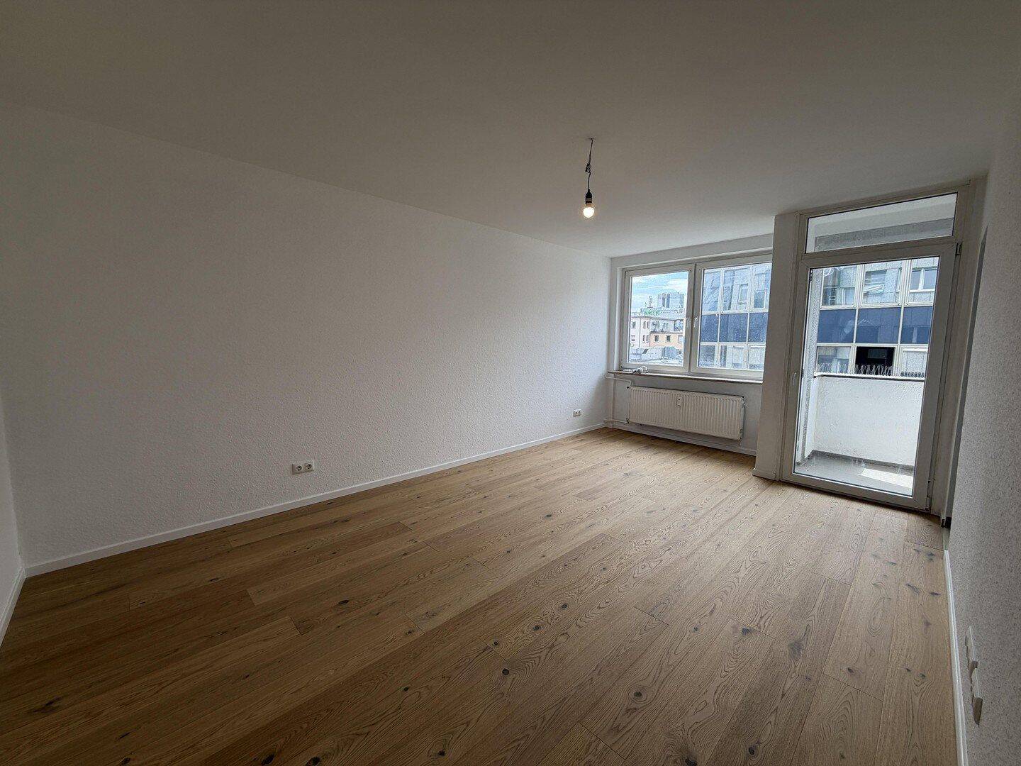 Renovierte 1-Zimmer Wohnung mit Küche und Balkon in der Innenstadt, 60313 Frankfurt am Main (Altstadt Innenstadt)