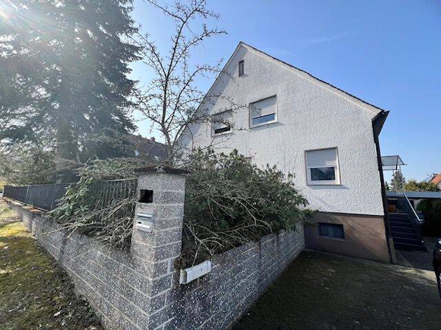 Großes Grundstück – Haus mit 2 Einheiten und Entwicklungspotenzial in Abenberg, 91183 Abenberg