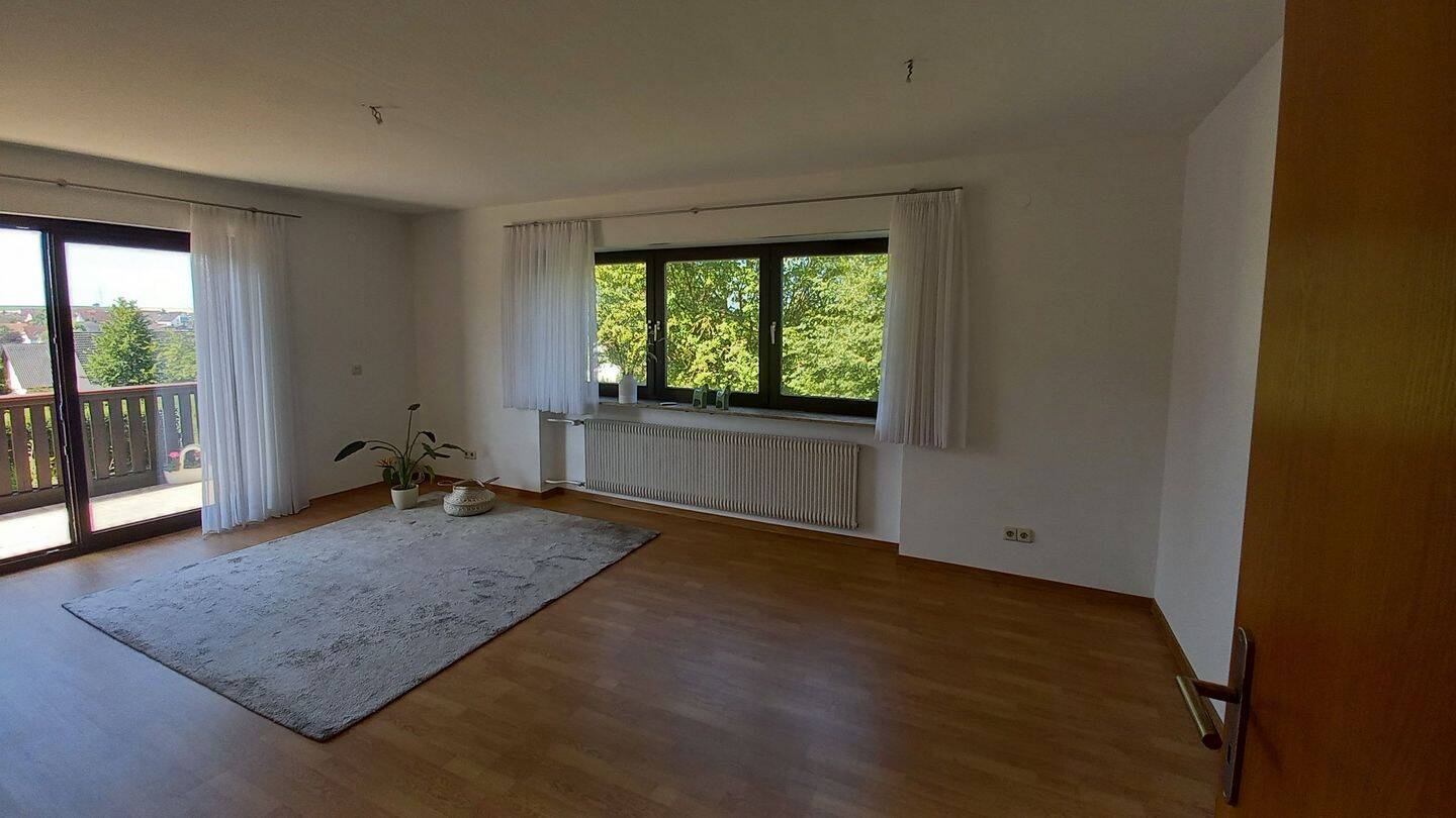 Frisch renovierte großzügige 4 Zimmer Wohnung, 97440 Werneck