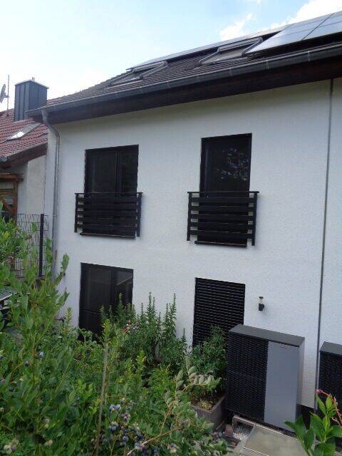 Elsenfeld- Schippach: Neuwertiges Reihenmittelhaus mit158m² Wohnfläche und idyllischem Garten, 63820 Elsenfeld